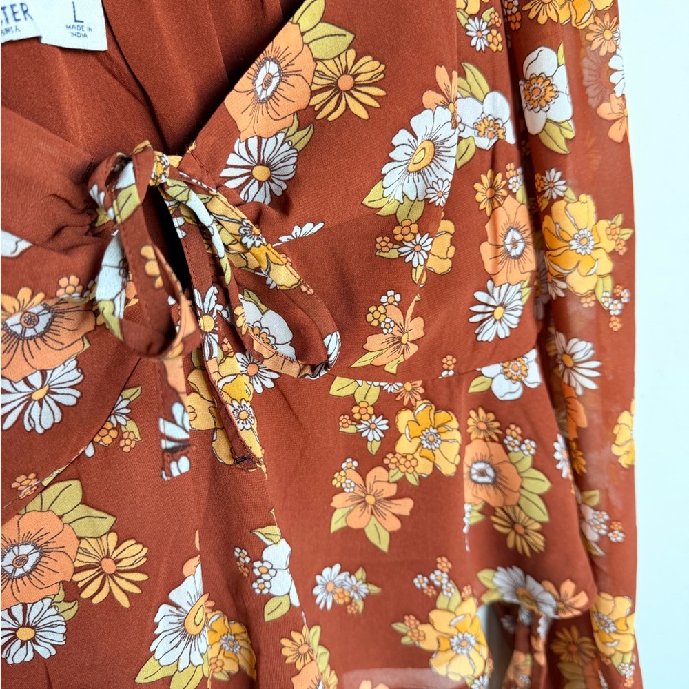 Hollister 70’s Floral Tie-Front Cropped Blouse - Picture 6 of 8